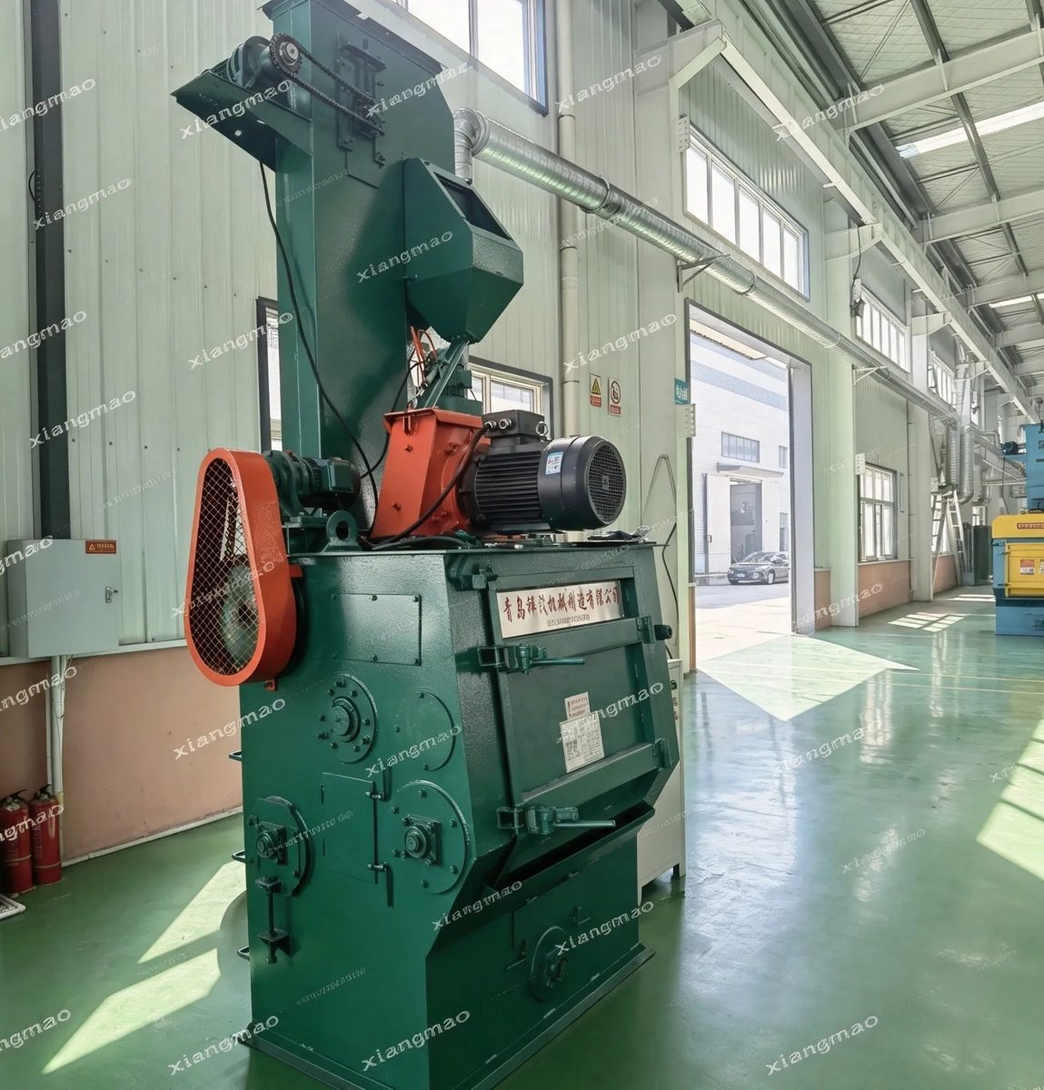 Industry Rubber Tracked Type Shot Blasting Machine Rubber Belt Tumble Equipment Sandblast Machinery for Foundry Plant Metal Surface Treatment/ Surface Cleaning