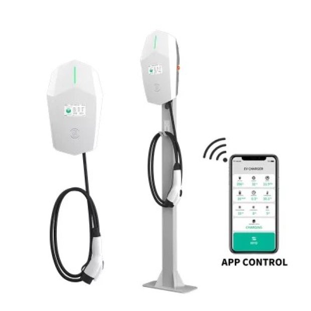 Wallbox EV charger with PEN fault protection