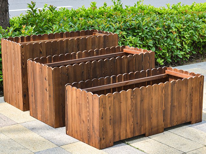 Macetero de madera con forma redonda