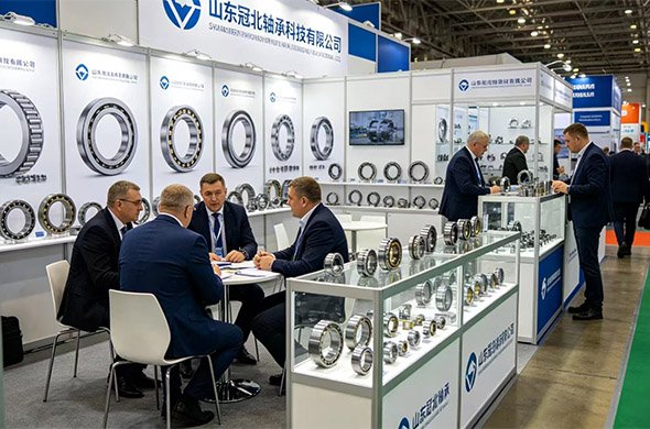 Group photo of the entire exhibition team from Shandong Guanbei Bearing Technology Co., Ltd. at the Moscow International Industrial Exhibition.