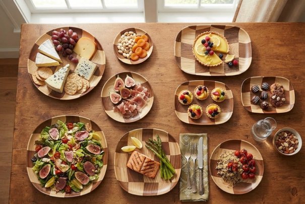 Checkerboard Spliced Solid Wood Tray: Handcrafted Wood Art for a Warmer Daily Life